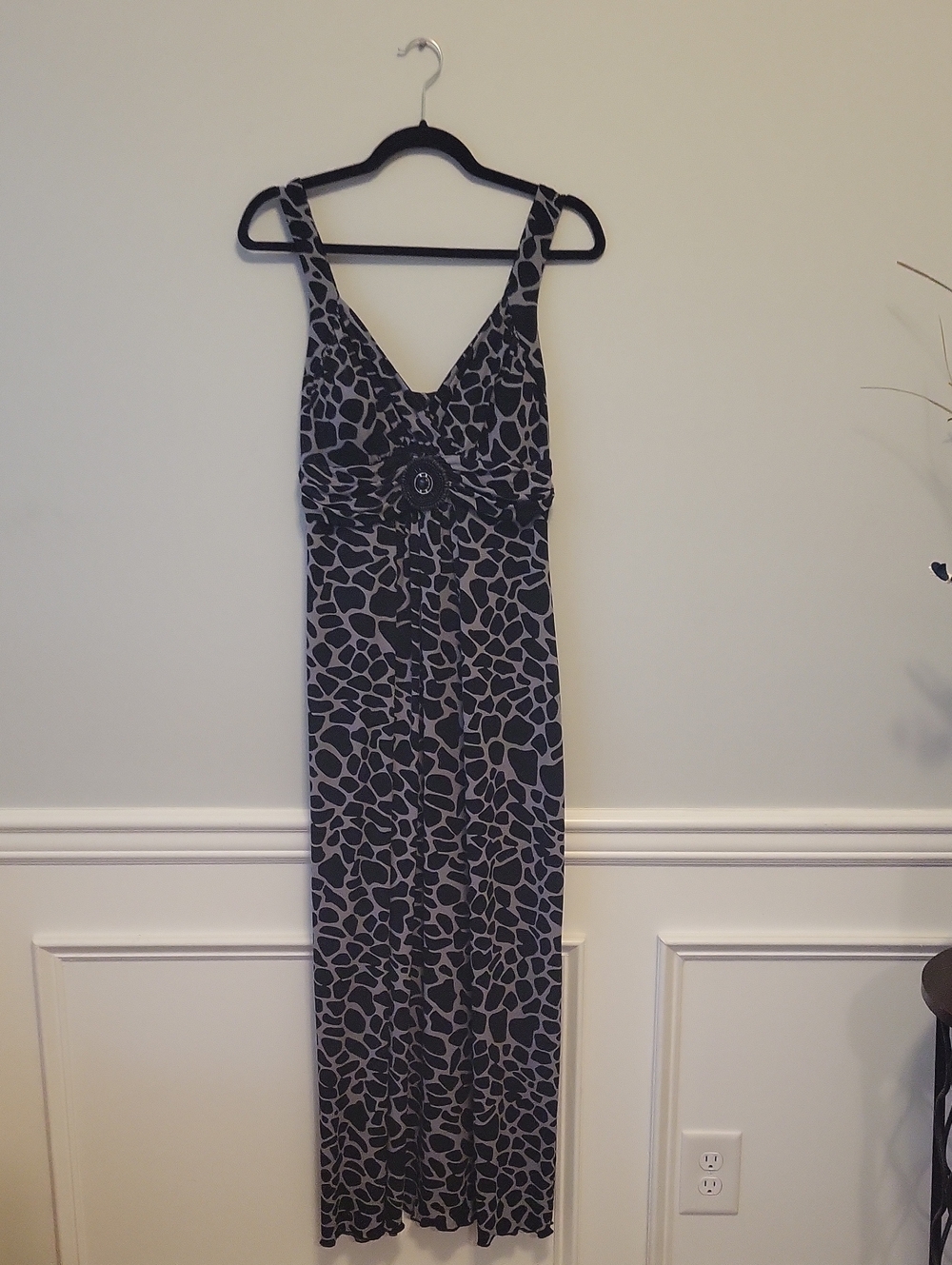 Enfocus Studio Black and Gray Print V‑Neck Maxi Dress